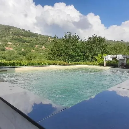 Edda Residenza Con Piscina 卡斯特拉巴特