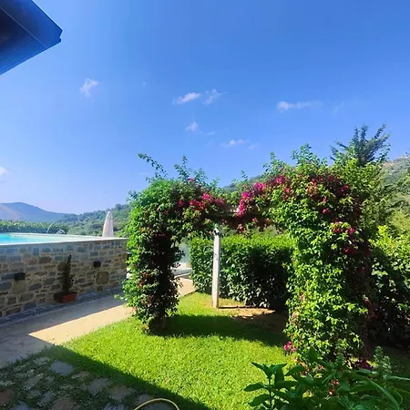 Edda Residenza Con Piscina Villa